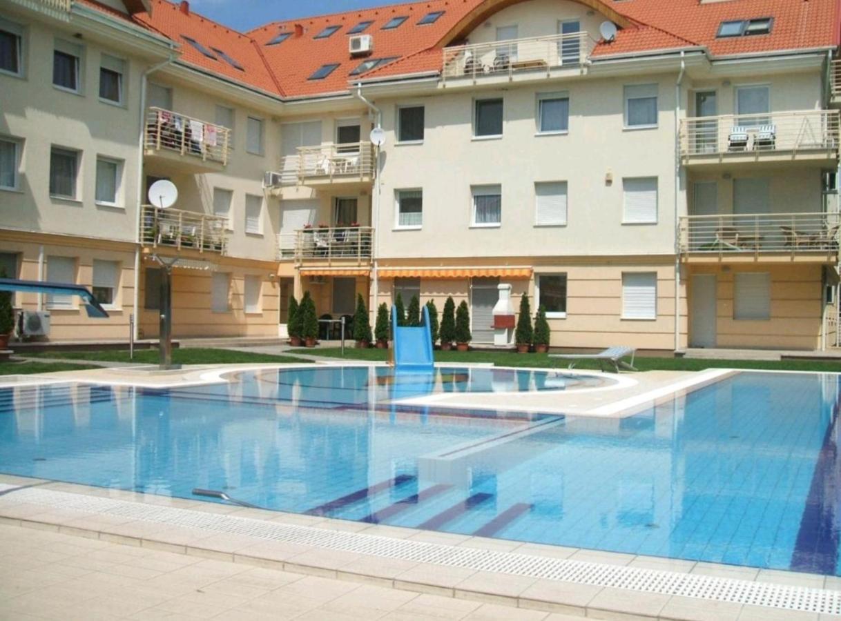 Relax Wellness Studio Hajduszoboszlo Leilighet Eksteriør bilde