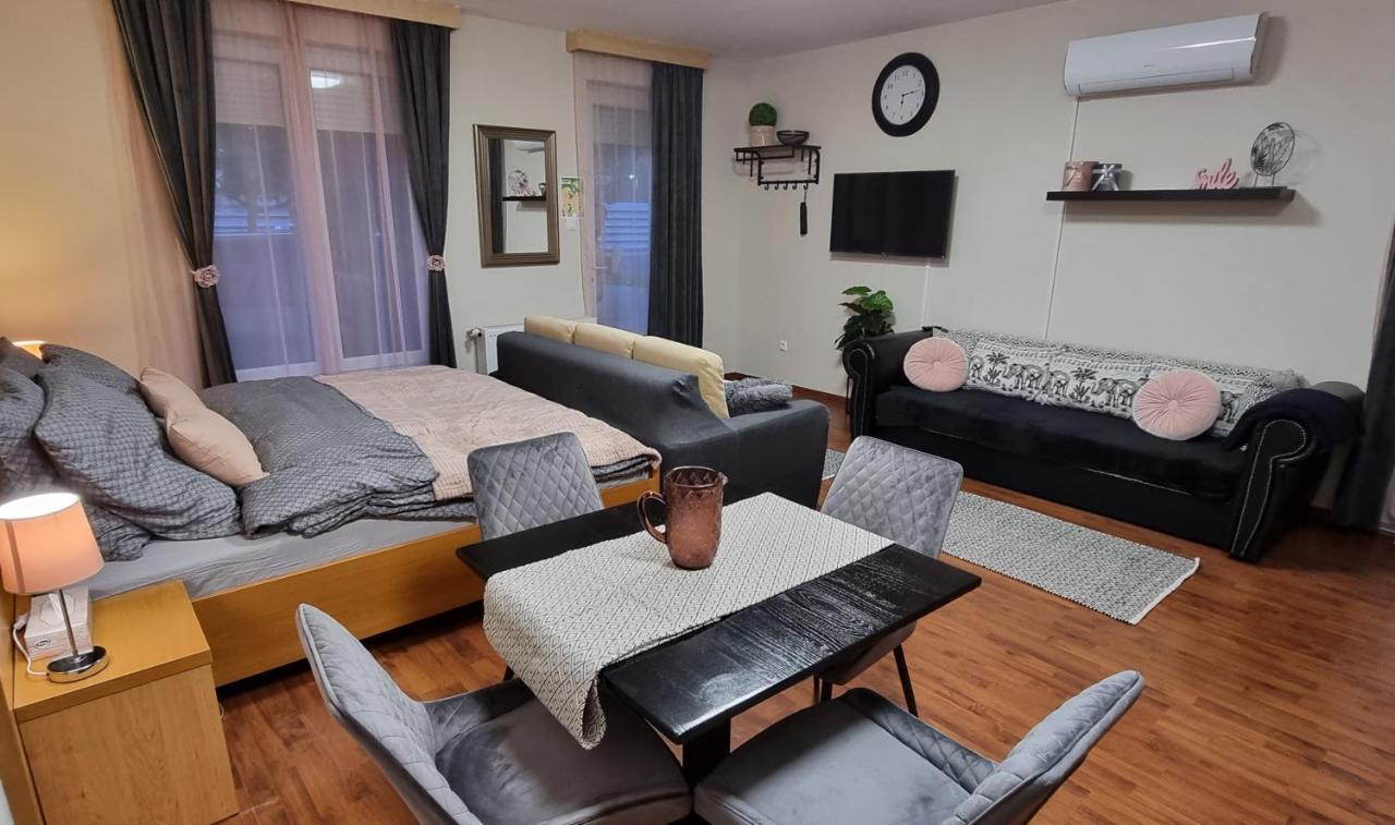 Relax Wellness Studio Hajduszoboszlo Leilighet Eksteriør bilde