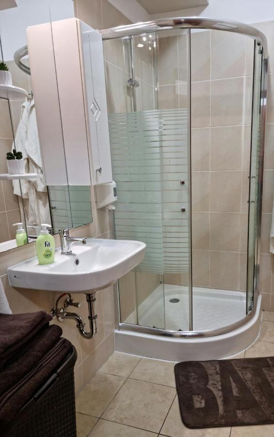 Relax Wellness Studio Hajduszoboszlo Leilighet Eksteriør bilde